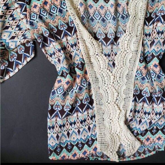 Xhileration Aztec Lightweight Shaw cover - Picture 4 of 8